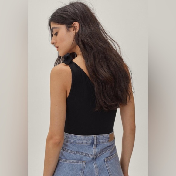 Nasty gal Jersey Bunny Tie V Neck Bodysuit.  Size 2.  In excellent condition. - Picture 3 of 7